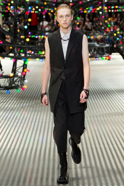 Look 11